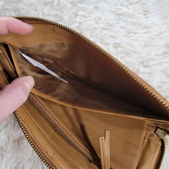 Danier Leather Saddle Brown Wristle Wallet - Picture 4 of 7